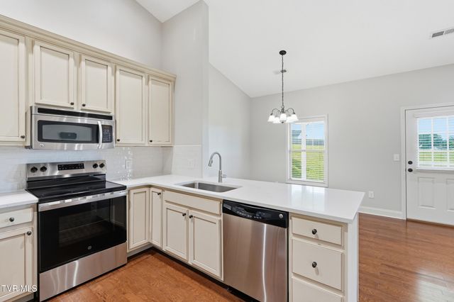 271 Cambridge Grove Way, Jonesborough, TN 37659
