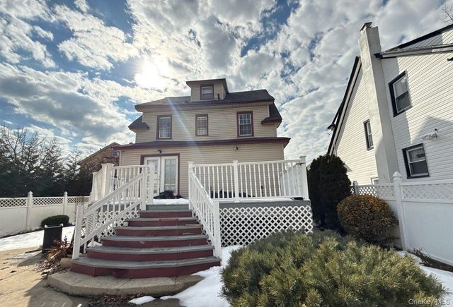 280 Lawrence Avenue, Lawrence, NY 11559