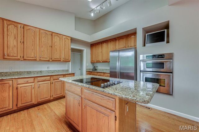 212 Turnberry Place Drive, Wildwood, MO 63011