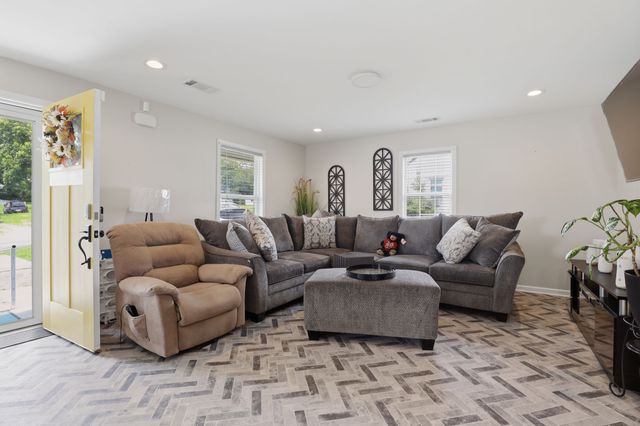 738 Belfast St, Lewisburg, TN 37091