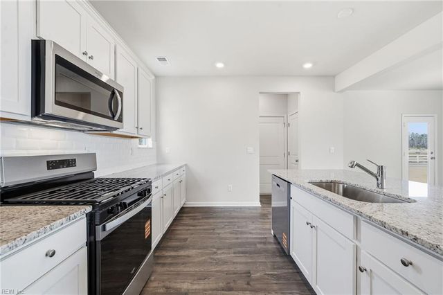 1004 Eastport PL, Suffolk, VA 23435
