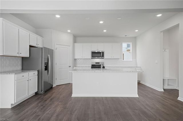 1004 Eastport PL, Suffolk, VA 23435