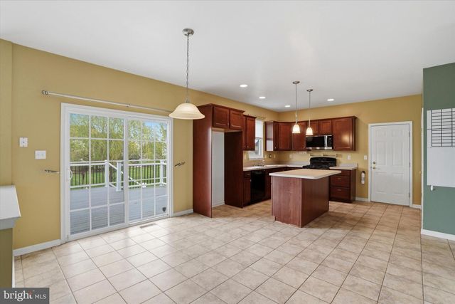 2409 TURNBURY RD, Gilbertsville, PA 19525