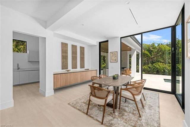 1800 Crayton RD, Naples, FL 34102