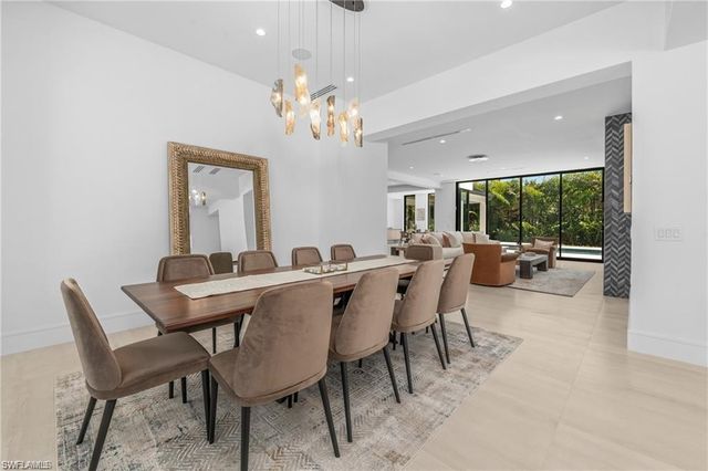 1800 Crayton RD, Naples, FL 34102