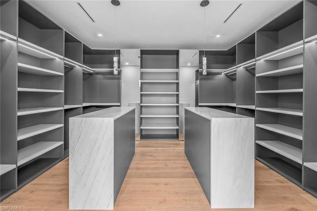 1800 Crayton RD, Naples, FL 34102