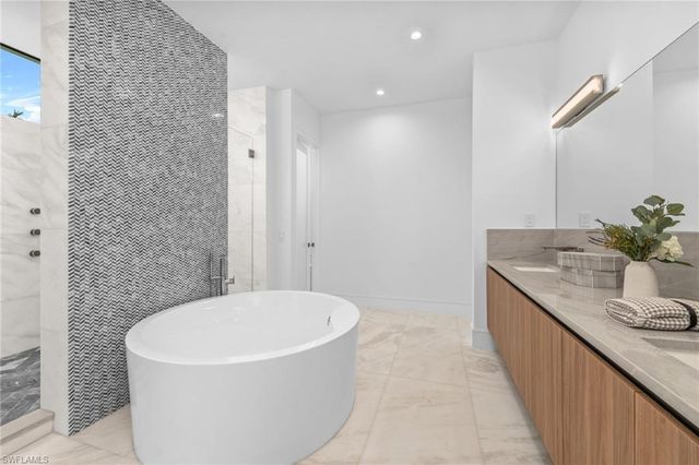 1800 Crayton RD, Naples, FL 34102