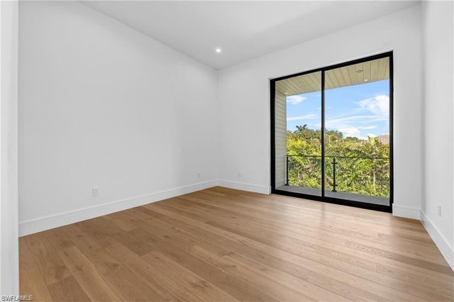 1800 Crayton RD, Naples, FL 34102