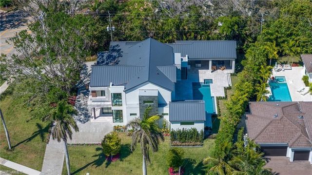 1800 Crayton RD, Naples, FL 34102