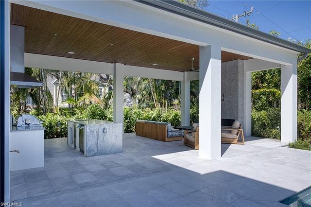 1800 Crayton RD, Naples, FL 34102