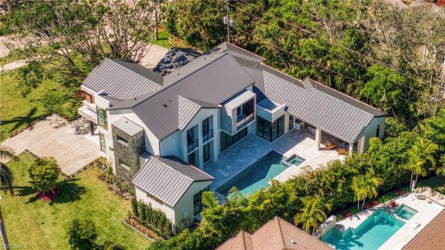 1800 Crayton RD, Naples, FL 34102