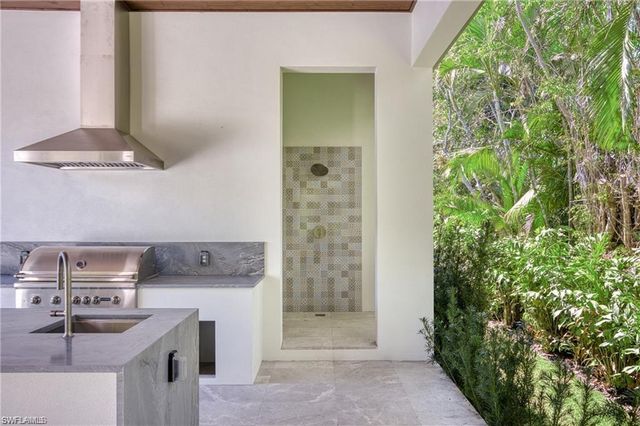 1800 Crayton RD, Naples, FL 34102