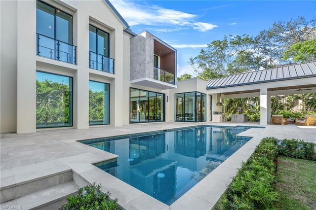 1800 Crayton RD, Naples, FL 34102