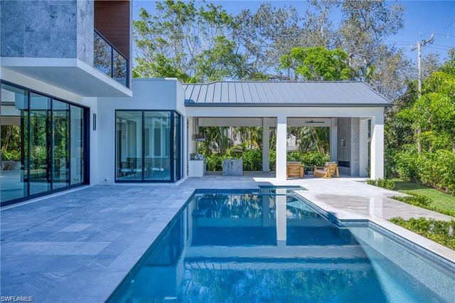 1800 Crayton RD, Naples, FL 34102