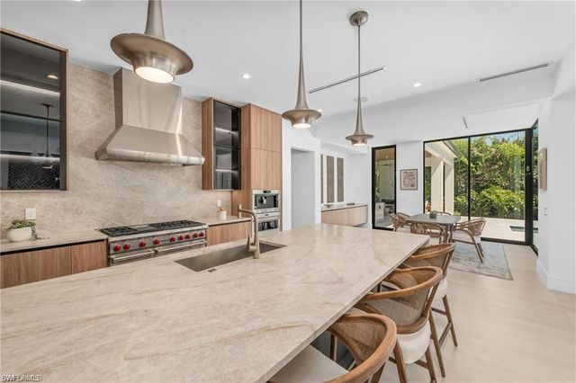 1800 Crayton RD, Naples, FL 34102