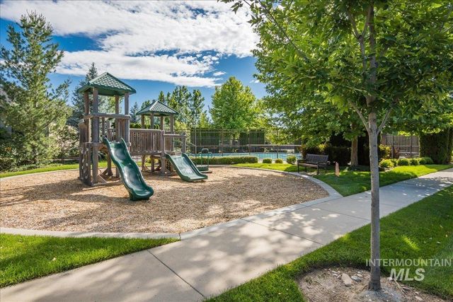 617 Fishing Creek Lane, Eagle, ID 83616