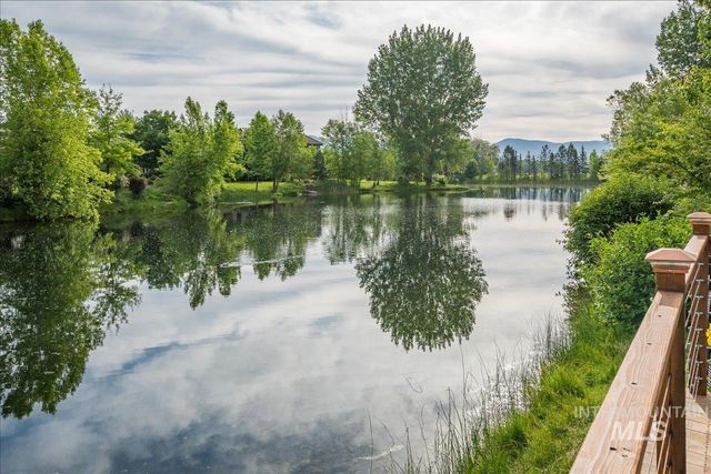 617 Fishing Creek Lane, Eagle, ID 83616