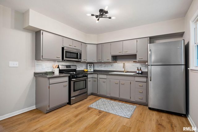 2709 W HUNTINGTON Drive, Peoria, IL 61614
