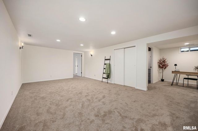 2709 W HUNTINGTON Drive, Peoria, IL 61614