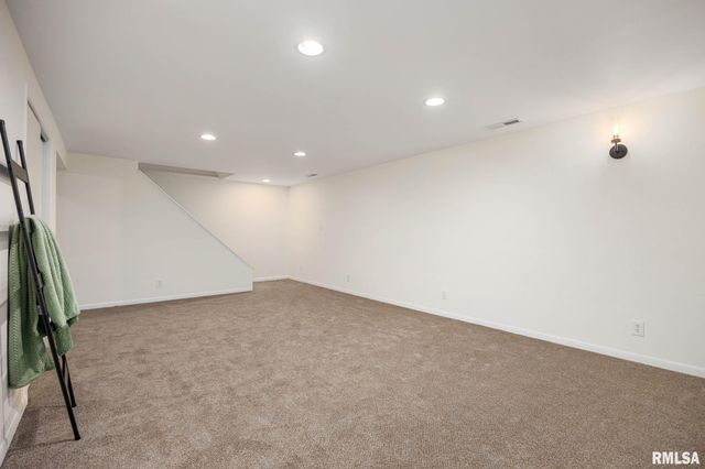 2709 W HUNTINGTON Drive, Peoria, IL 61614