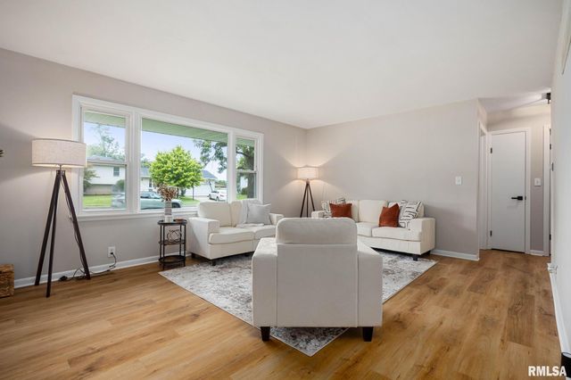 2709 W HUNTINGTON Drive, Peoria, IL 61614