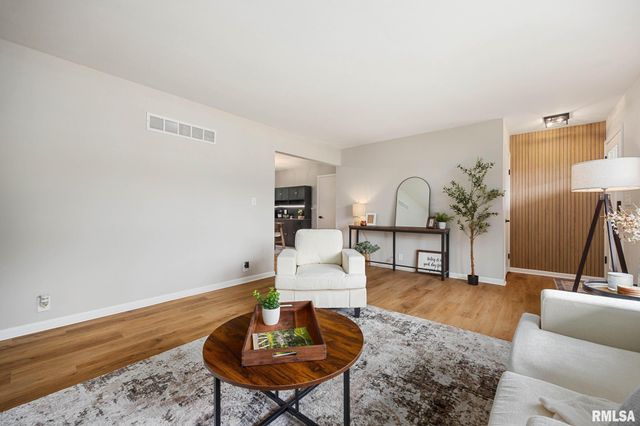 2709 W HUNTINGTON Drive, Peoria, IL 61614