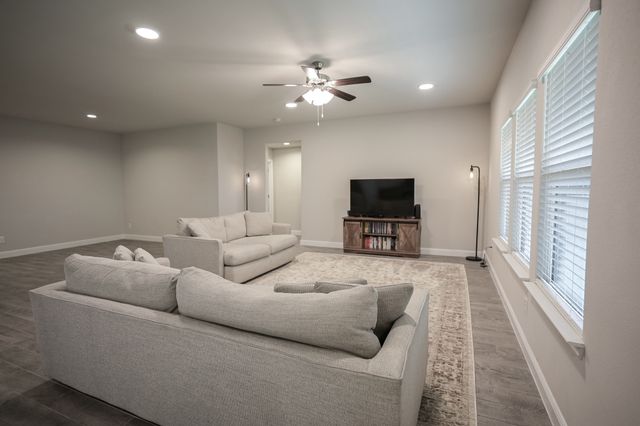 725 Golden Gate Park Road, Alvarado, TX 76009