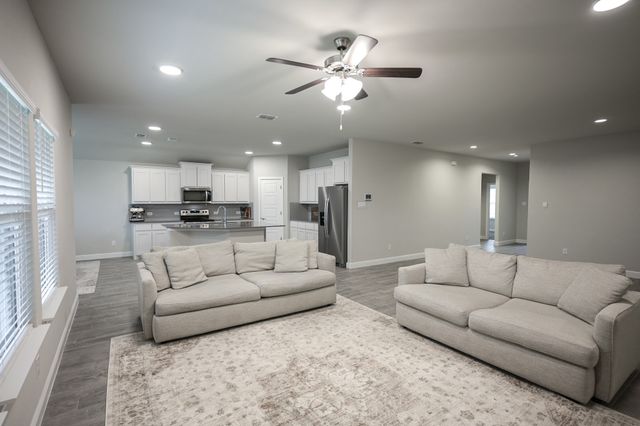725 Golden Gate Park Road, Alvarado, TX 76009