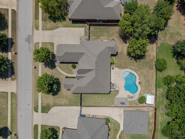 6313 Whispering Grove Drive, Oklahoma City, OK 73169