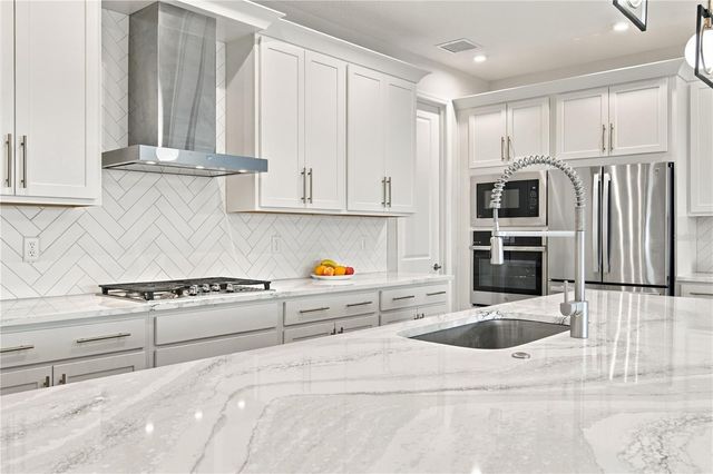 1725 POINT GRACE ROAD, Tavares, FL 32778