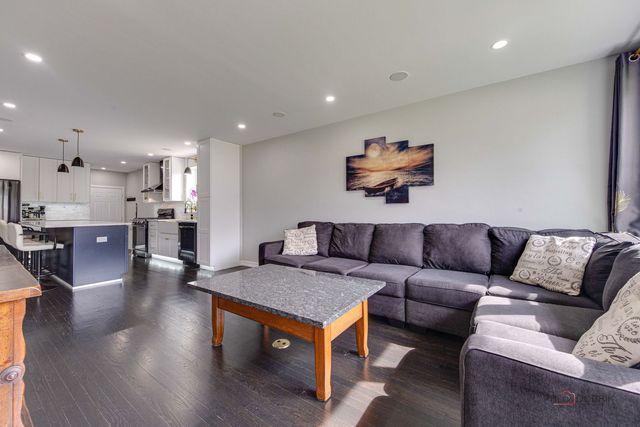 7745 N Nora Avenue, Niles, IL 60714