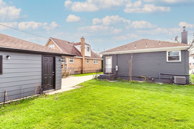 7745 N Nora Avenue, Niles, IL 60714