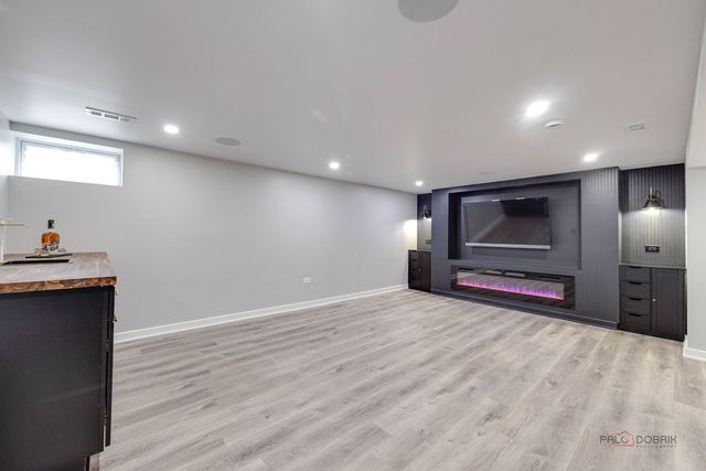 7745 N Nora Avenue, Niles, IL 60714