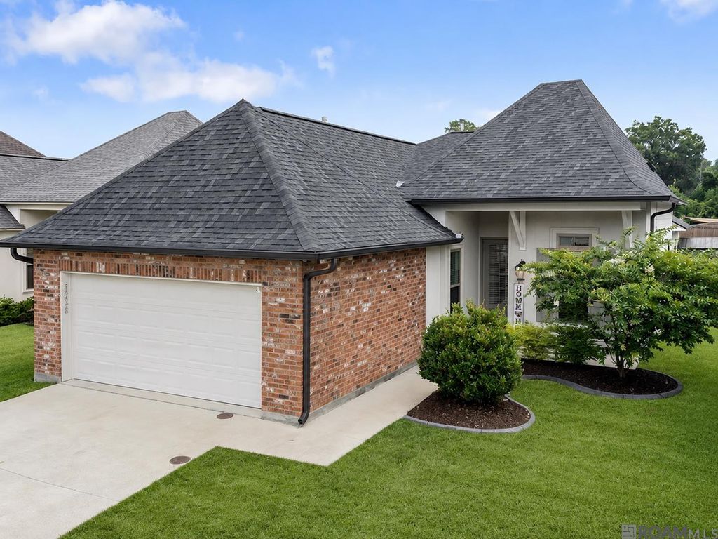 28026 Olympia Ln, Denham Springs, LA 70726