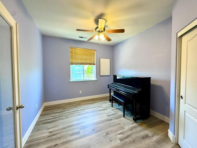 8553 N Ann Avenue, Fresno, CA 93720