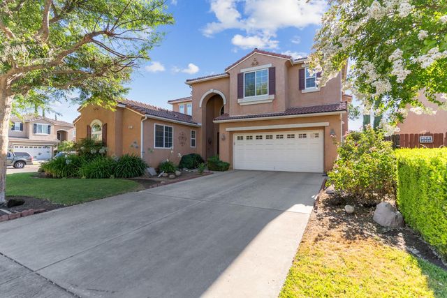 8553 N Ann Avenue, Fresno, CA 93720