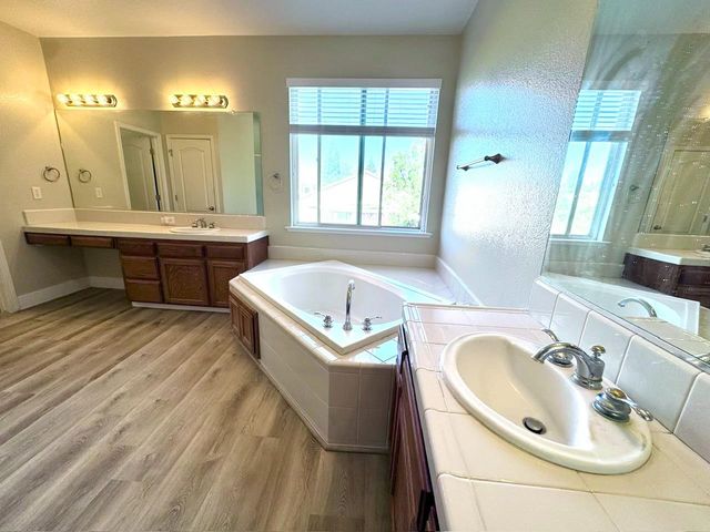 8553 N Ann Avenue, Fresno, CA 93720