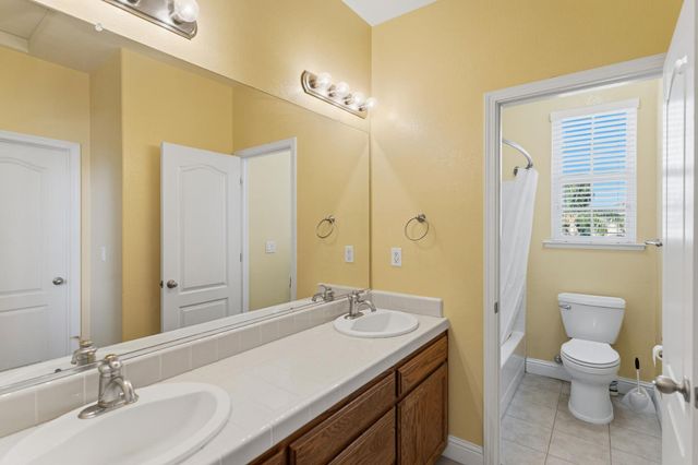 8553 N Ann Avenue, Fresno, CA 93720