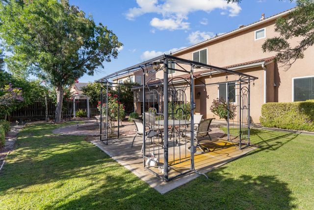 8553 N Ann Avenue, Fresno, CA 93720