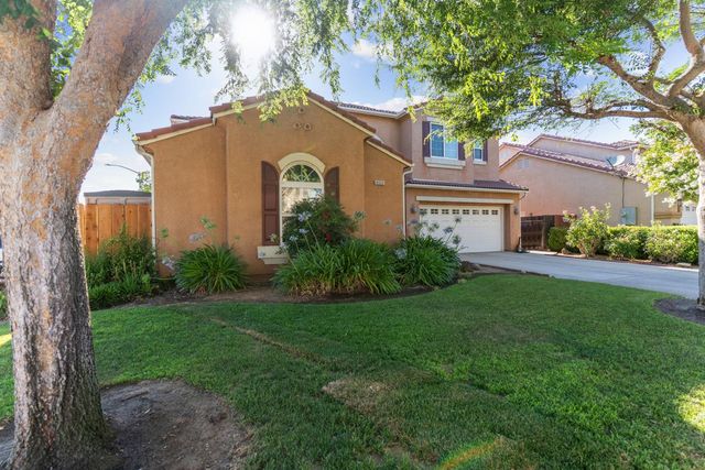 8553 N Ann Avenue, Fresno, CA 93720