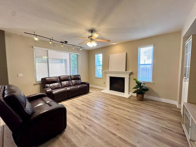8553 N Ann Avenue, Fresno, CA 93720