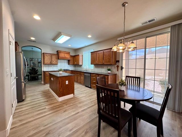 8553 N Ann Avenue, Fresno, CA 93720