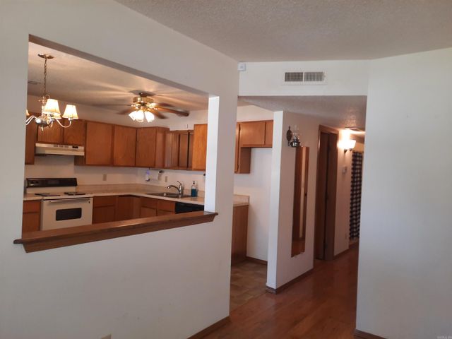 701 Clarence Street, Mountain View, AR 72560