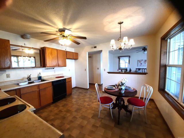 701 Clarence Street, Mountain View, AR 72560