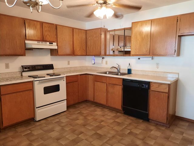 701 Clarence Street, Mountain View, AR 72560