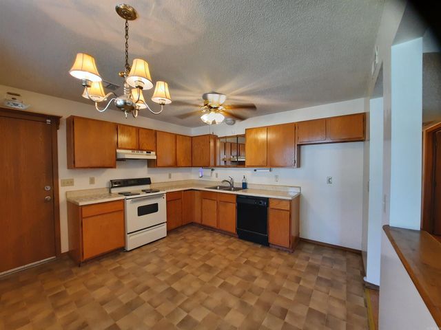 701 Clarence Street, Mountain View, AR 72560