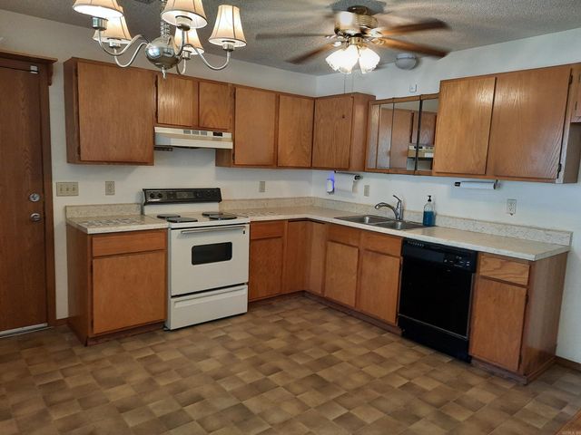 701 Clarence Street, Mountain View, AR 72560