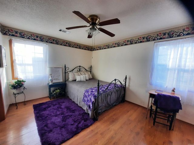 701 Clarence Street, Mountain View, AR 72560