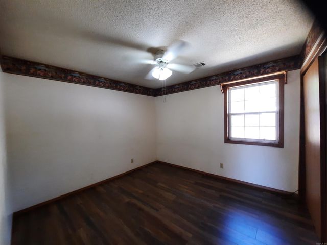 701 Clarence Street, Mountain View, AR 72560