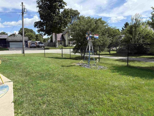 300 S Park Street, Albany, WI 53502